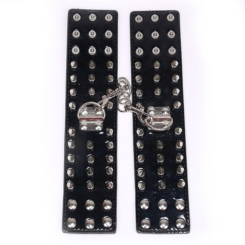 Foto do produto Algemas de Couro com Spikes