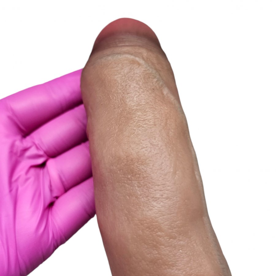 Foto do produto Pênis Fimose em Silicone Platinum 20 x4cm