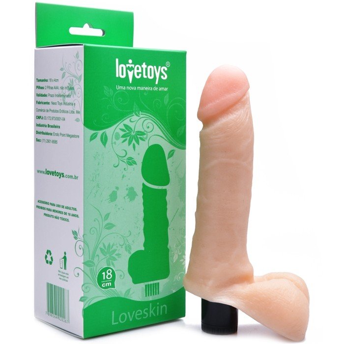 Foto do produto Pênis Realístico de 18 x 4cm em Cyberskin com Escroto e Vibrador