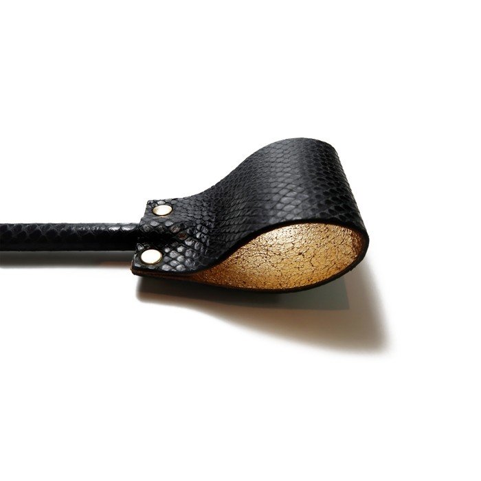 Foto do produto Chibata Luxo com Detalhe Dourado