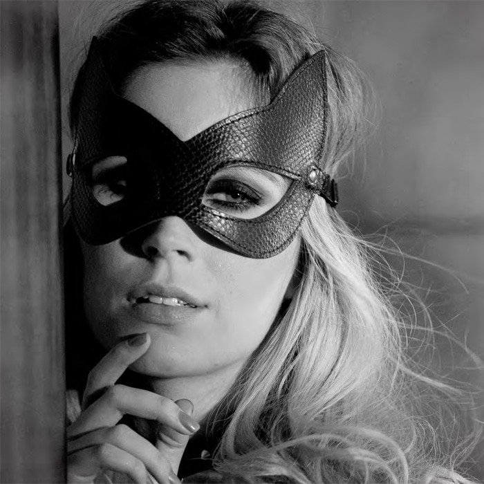 Foto do produto Máscara Kitten em Couro Sintético Phyton